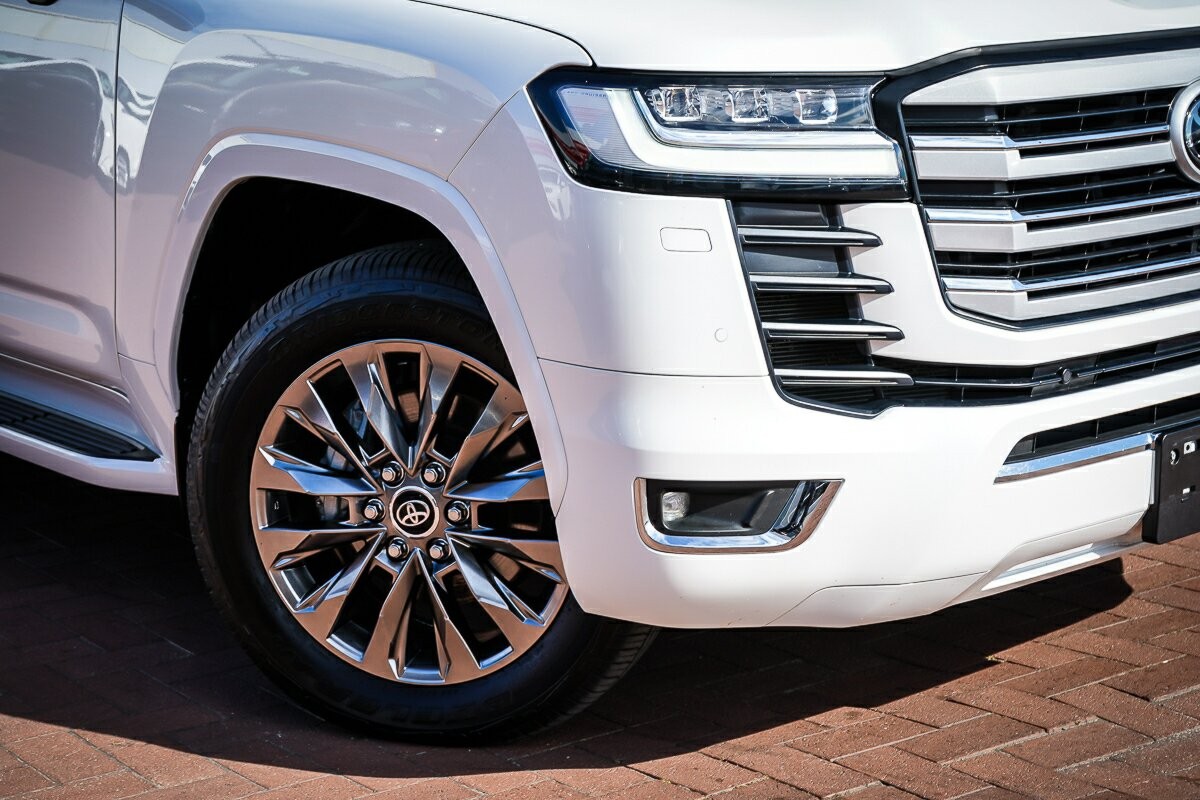 Toyota Landcruiser image 2