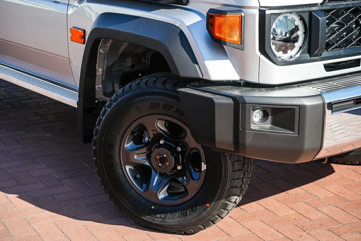 Toyota Landcruiser image 2