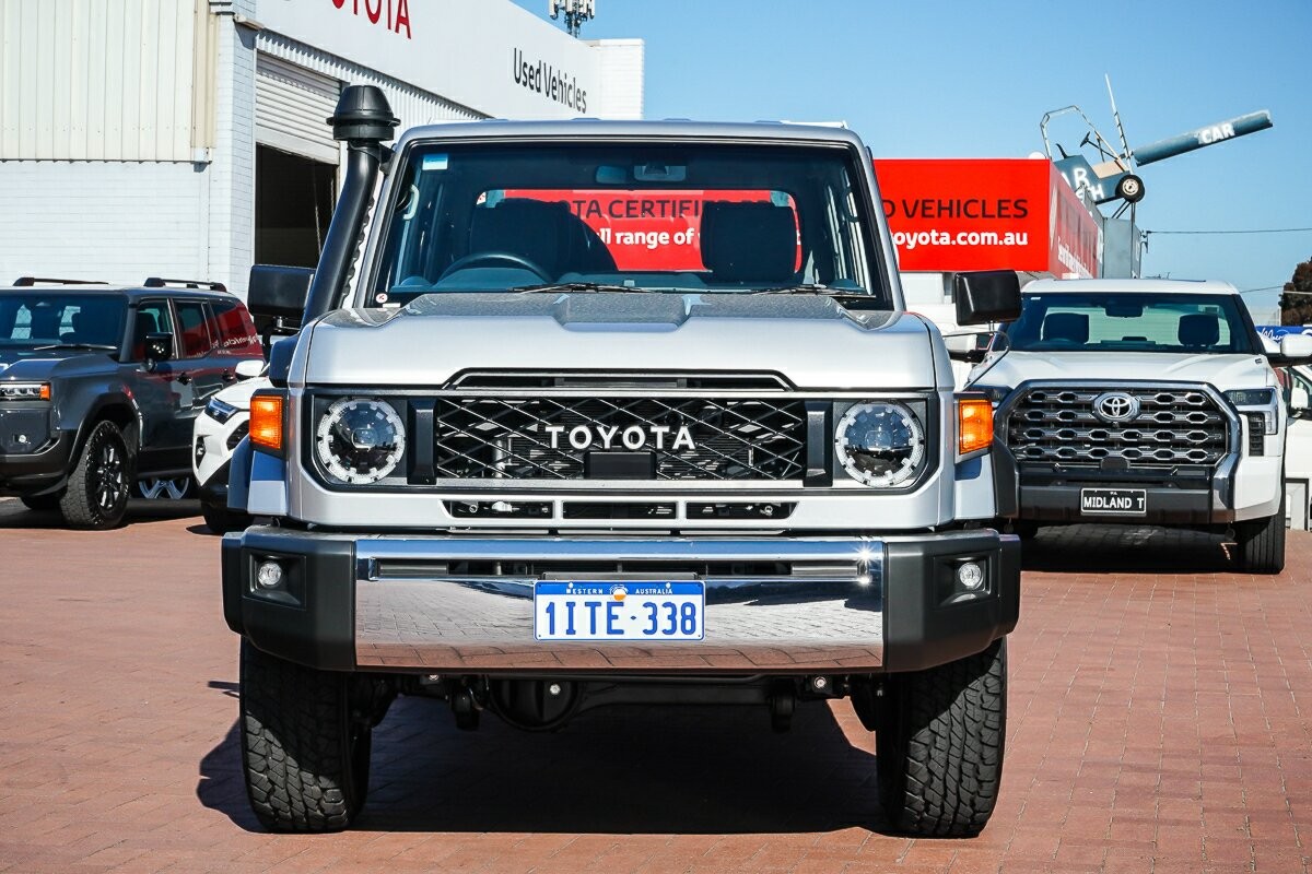 Toyota Landcruiser image 3