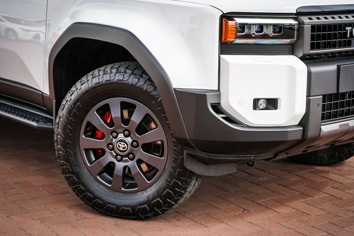 Toyota Landcruiser Prado image 2