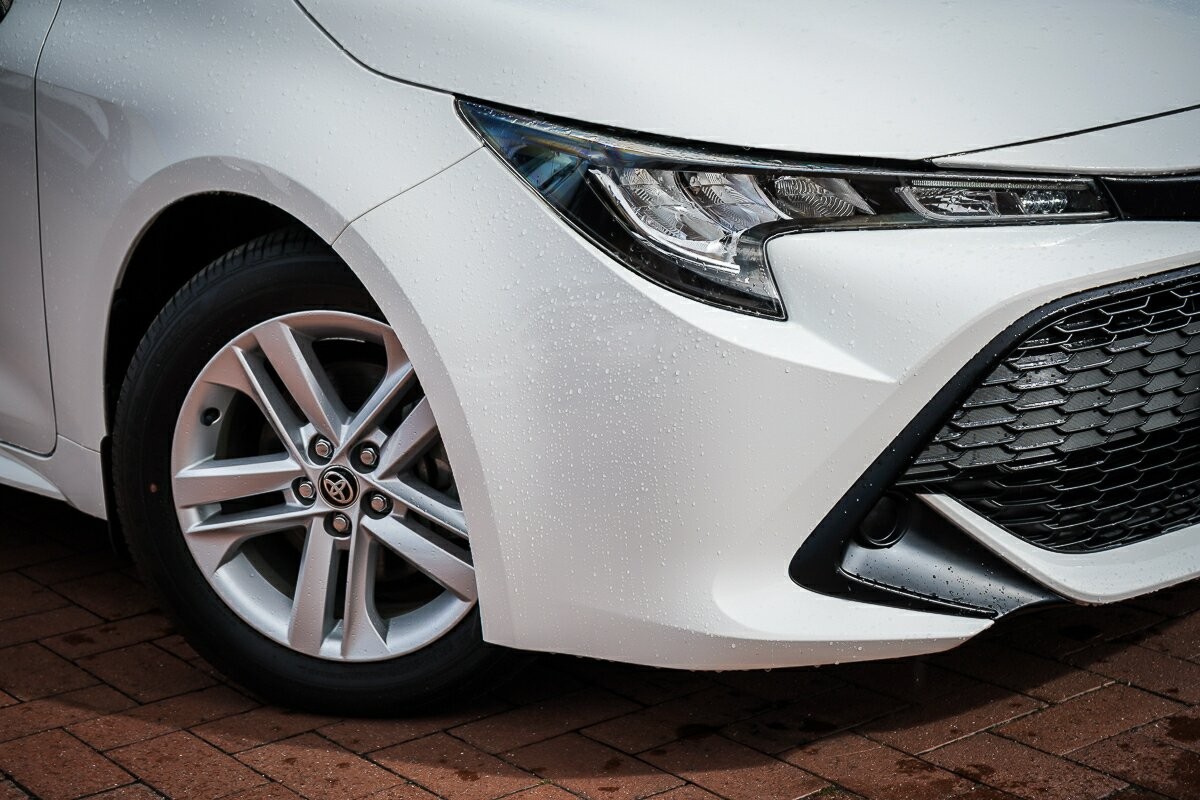 Toyota Corolla image 2