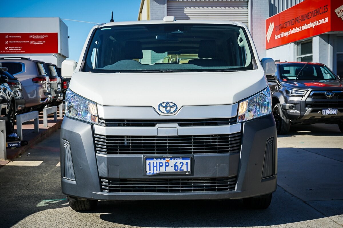 Toyota Hiace image 3