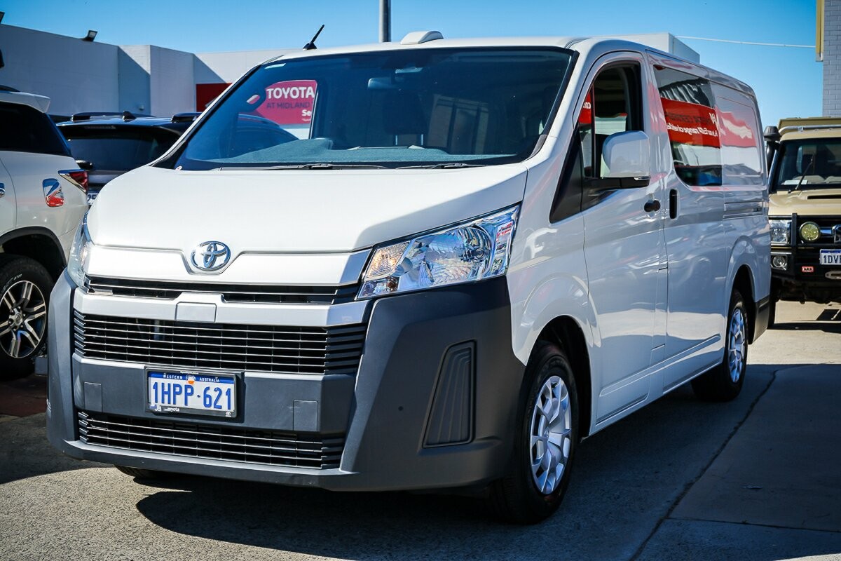 Toyota Hiace image 4
