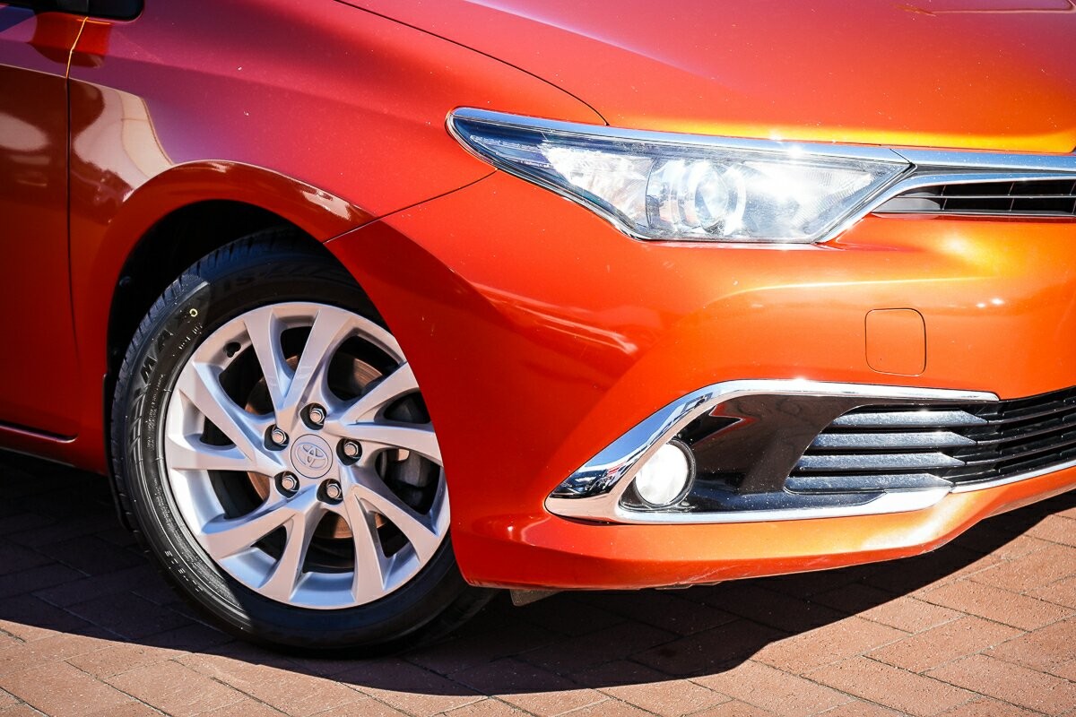 Toyota Corolla image 2