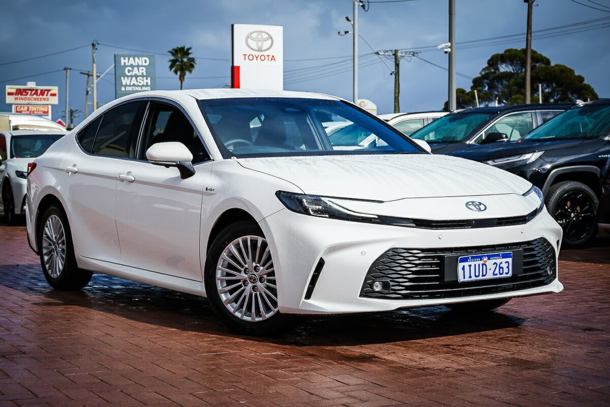 Toyota Camry image 1