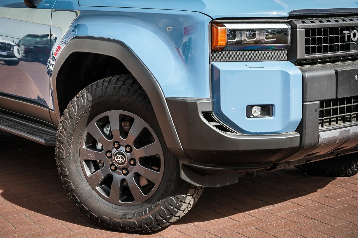 Toyota Landcruiser Prado image 2