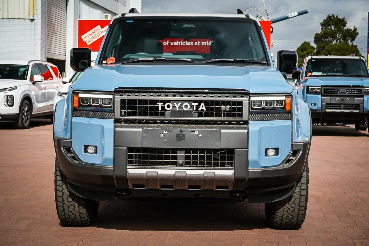 Toyota Landcruiser Prado image 3