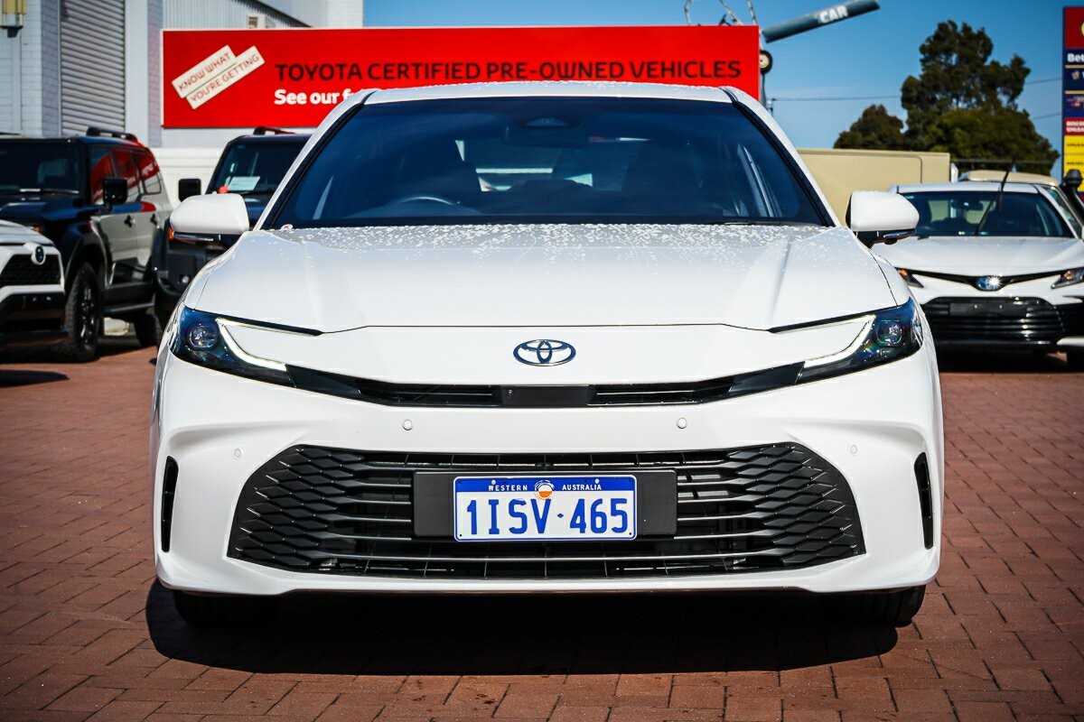 Toyota Camry image 3