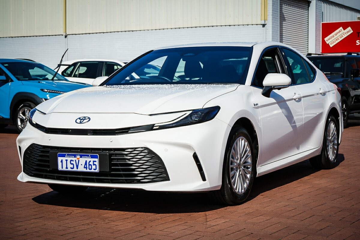 Toyota Camry image 4