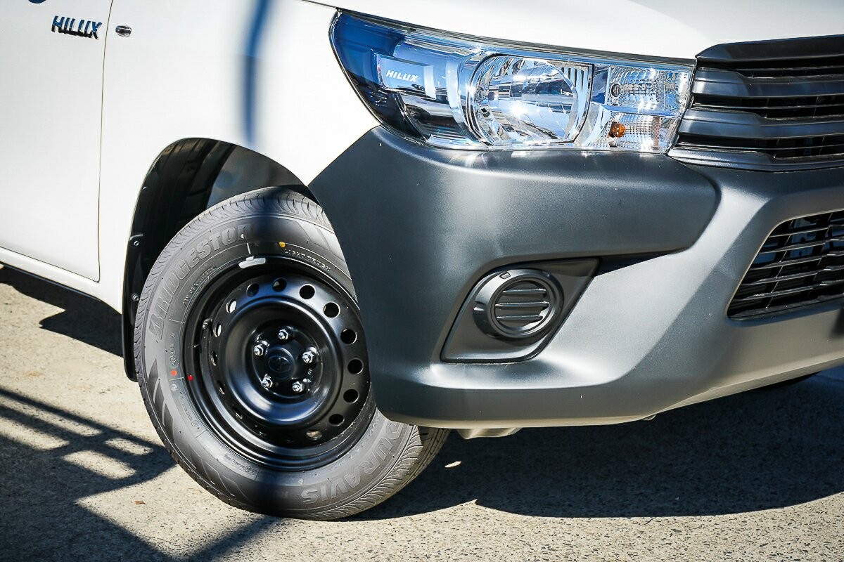 Toyota Hilux image 2