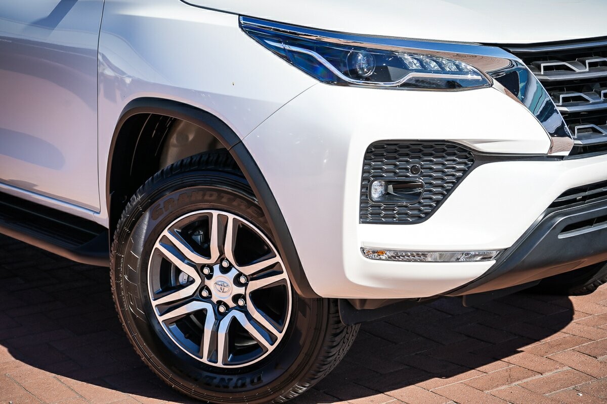 Toyota Fortuner image 2