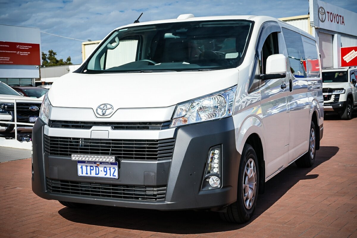 Toyota Hiace image 4