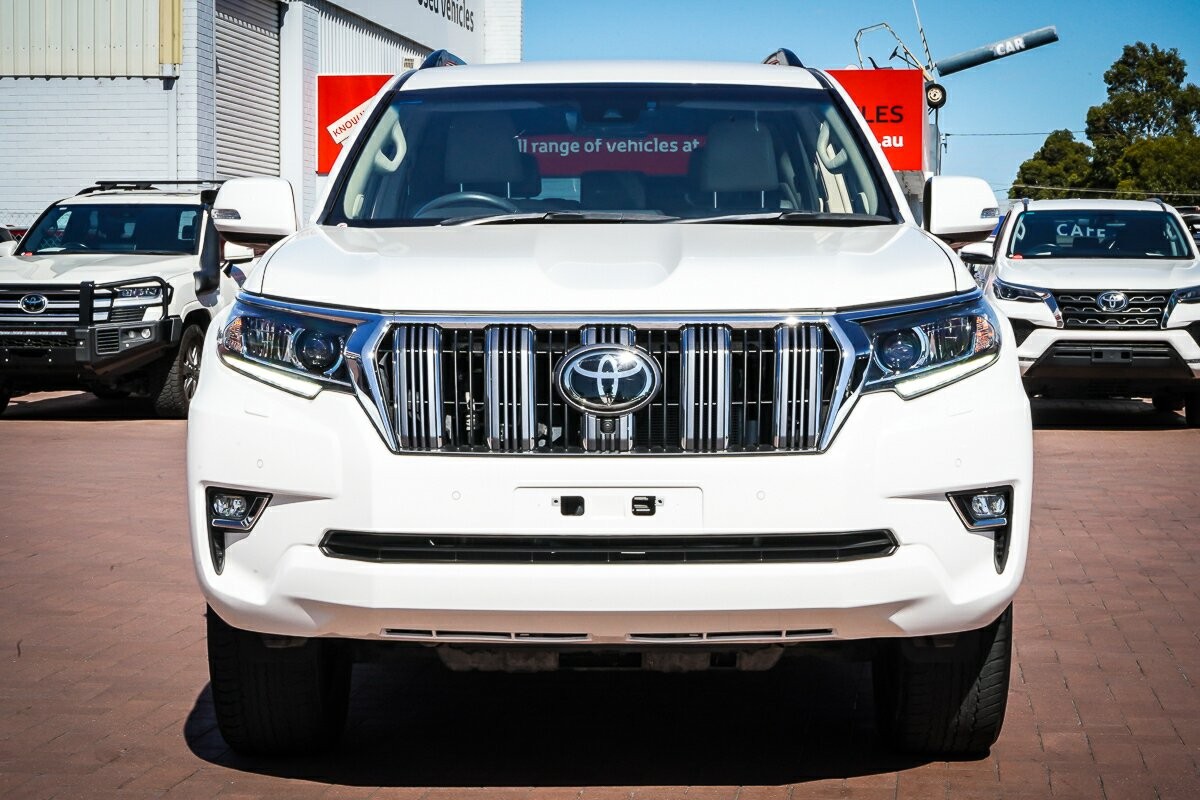 Toyota Landcruiser Prado image 3