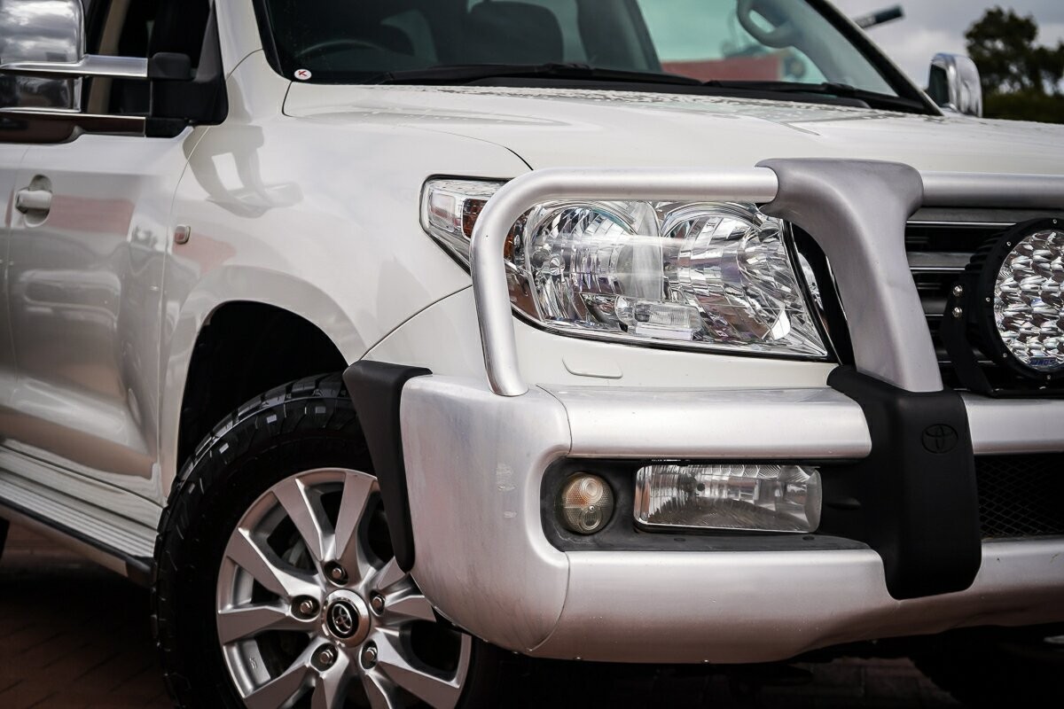 Toyota Landcruiser image 2