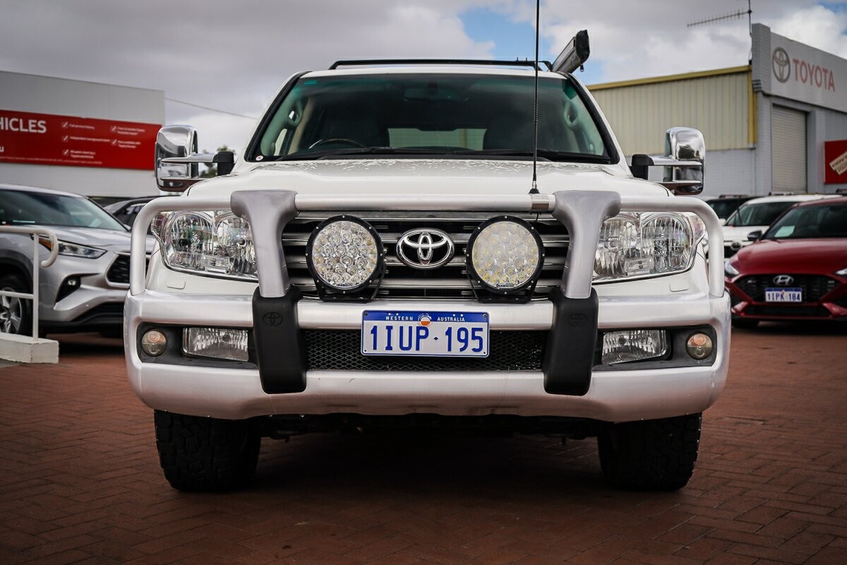 Toyota Landcruiser image 3