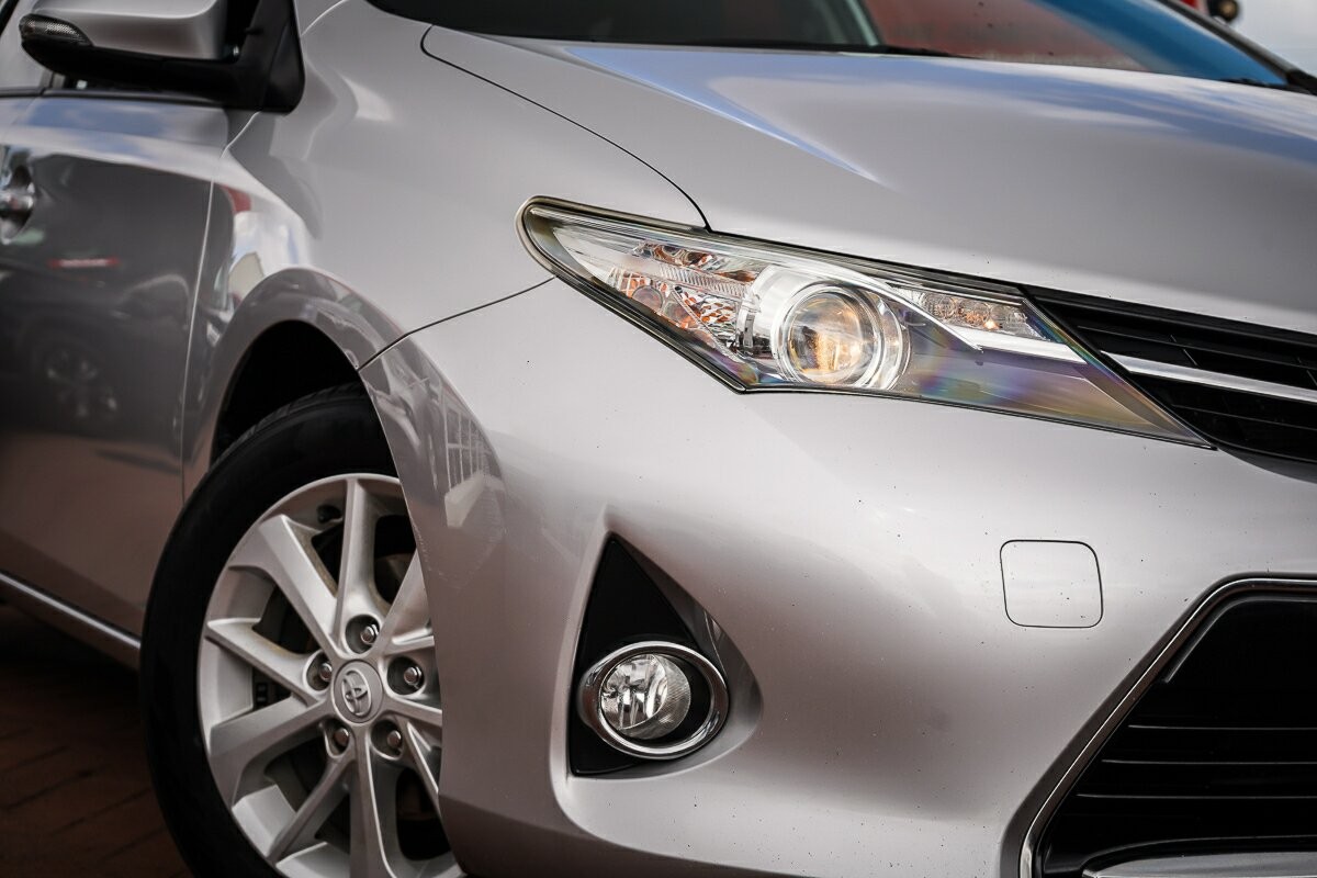 Toyota Corolla image 2