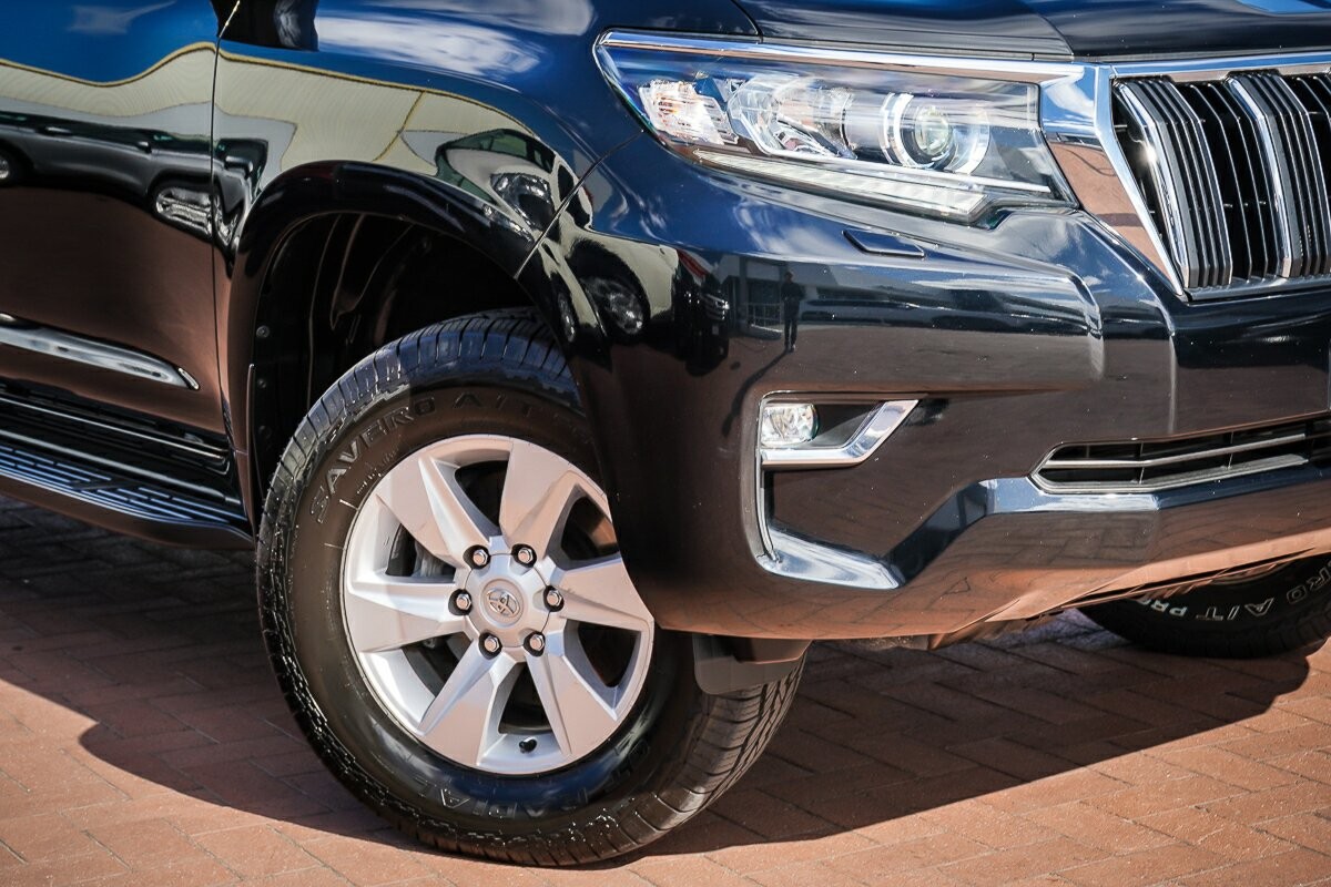 Toyota Landcruiser Prado image 2
