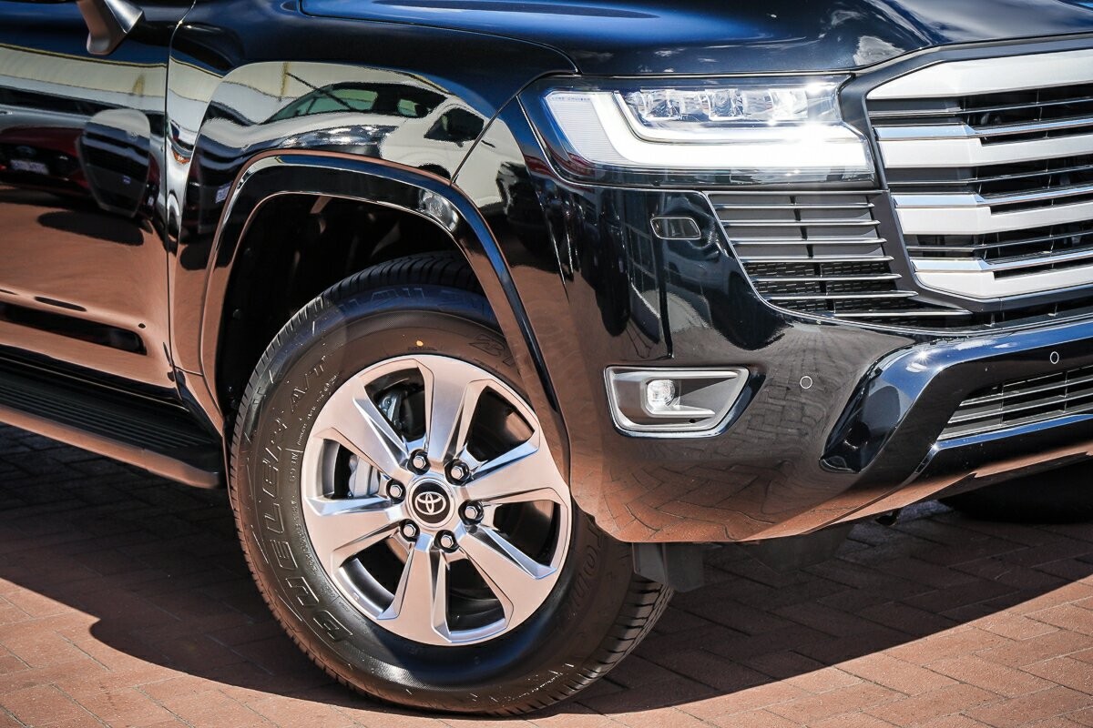 Toyota Landcruiser image 2