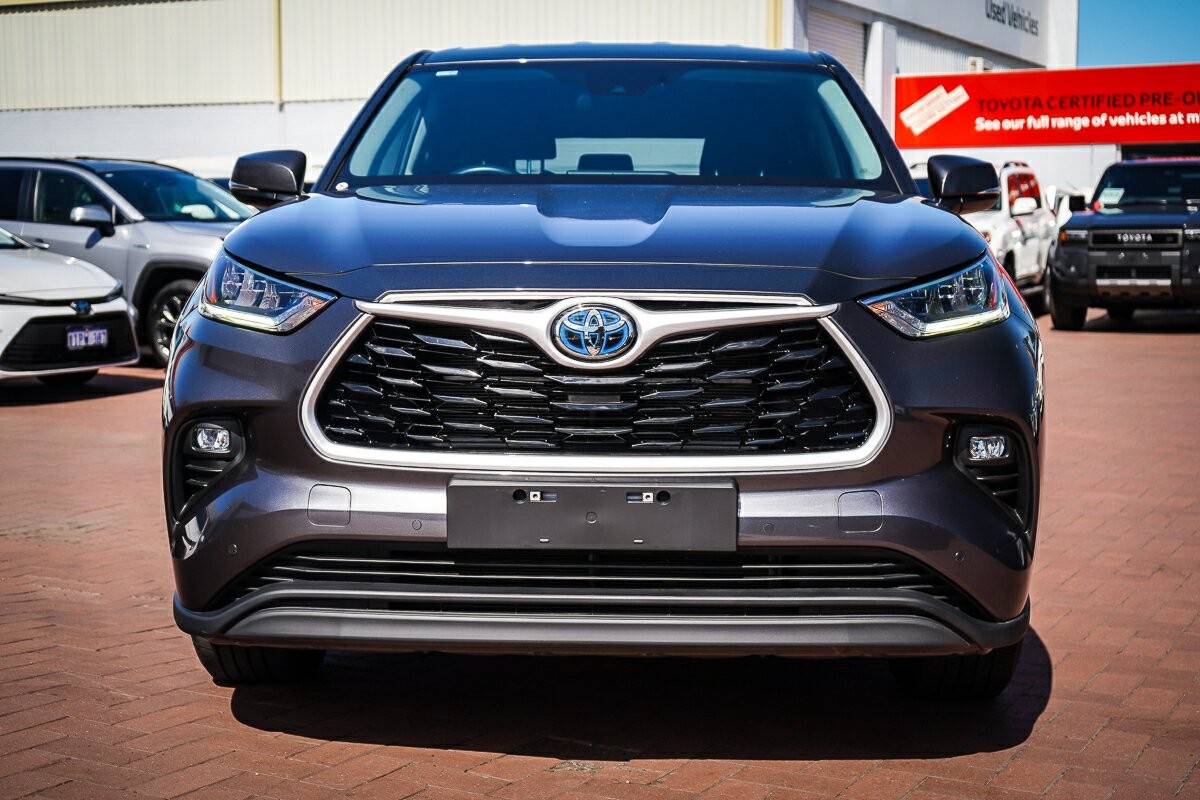 Toyota Kluger image 3