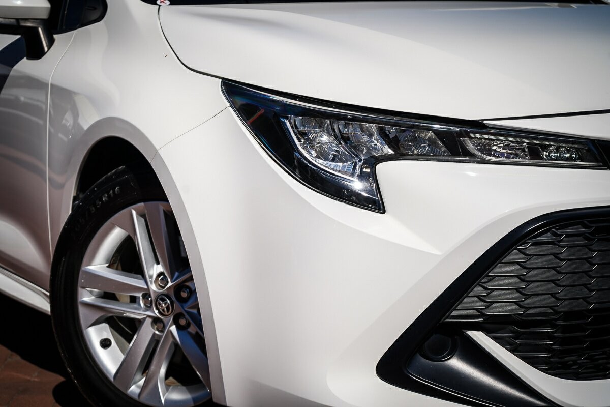 Toyota Corolla image 2