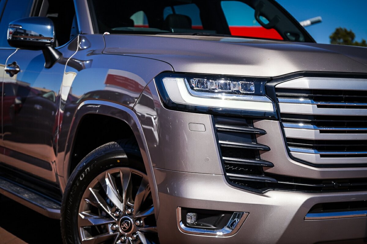 Toyota Landcruiser image 2