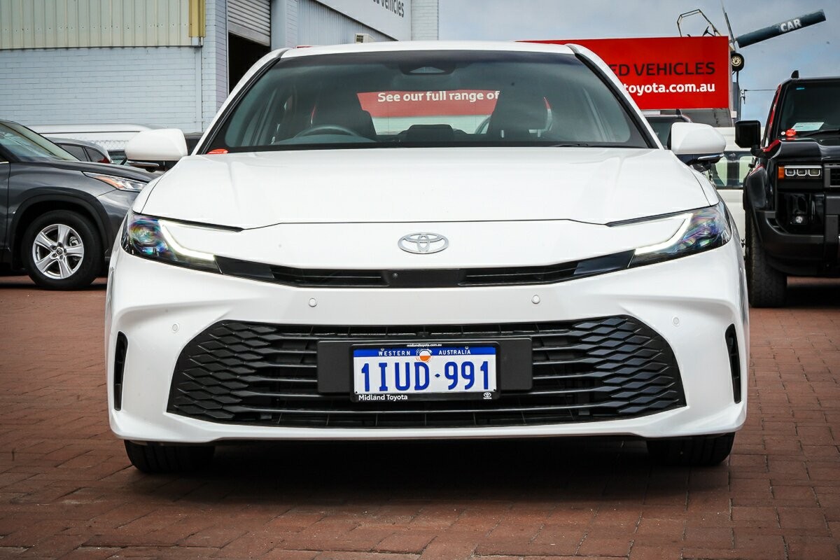 Toyota Camry image 3