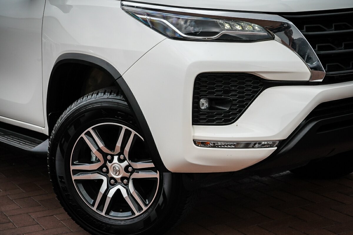 Toyota Fortuner image 2