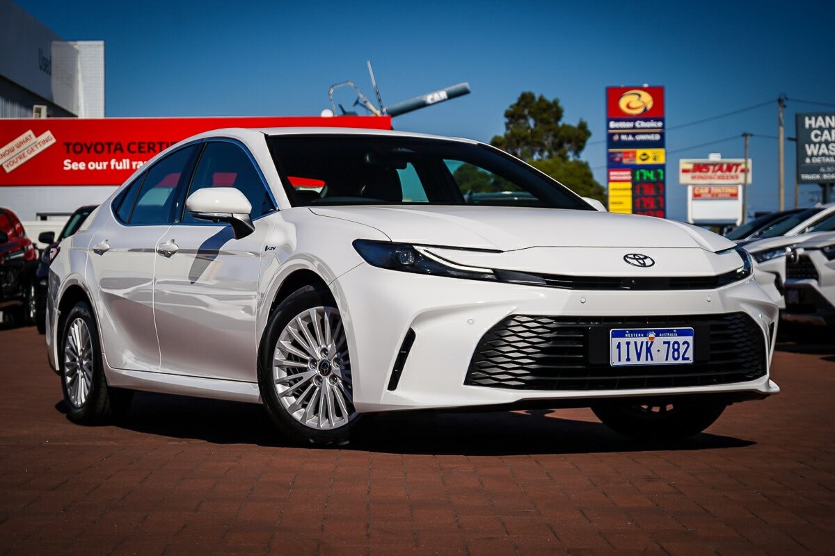 Toyota Camry image 1