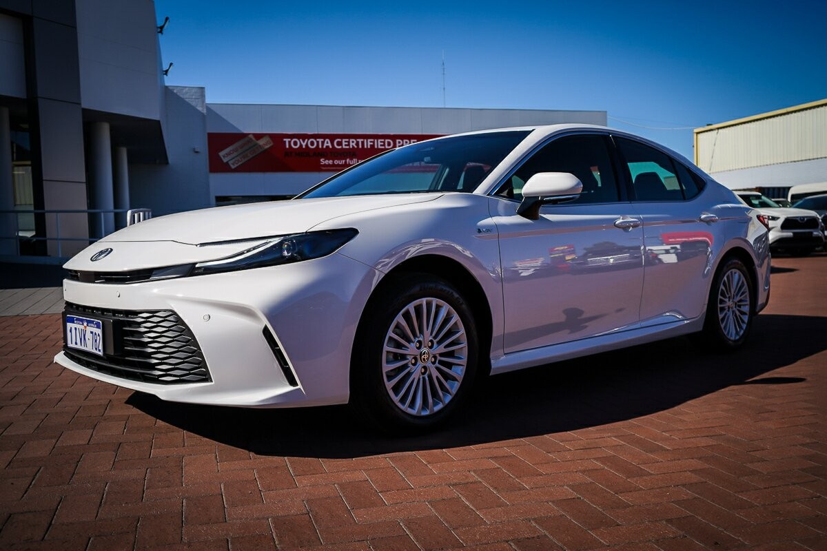 Toyota Camry image 4