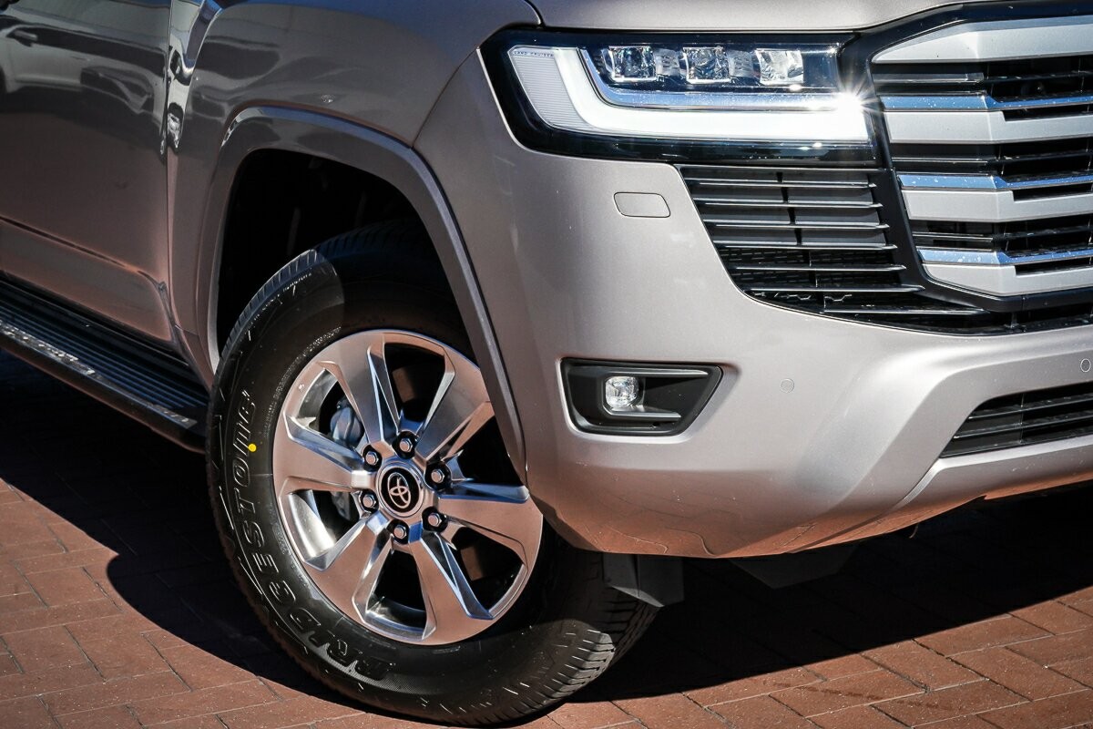 Toyota Landcruiser image 2