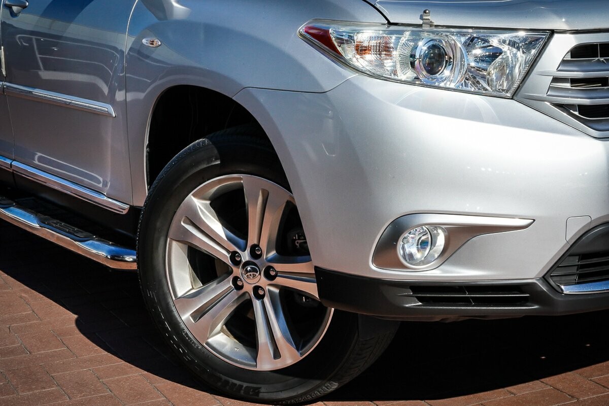Toyota Kluger image 2