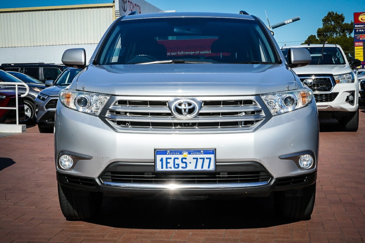 Toyota Kluger image 3