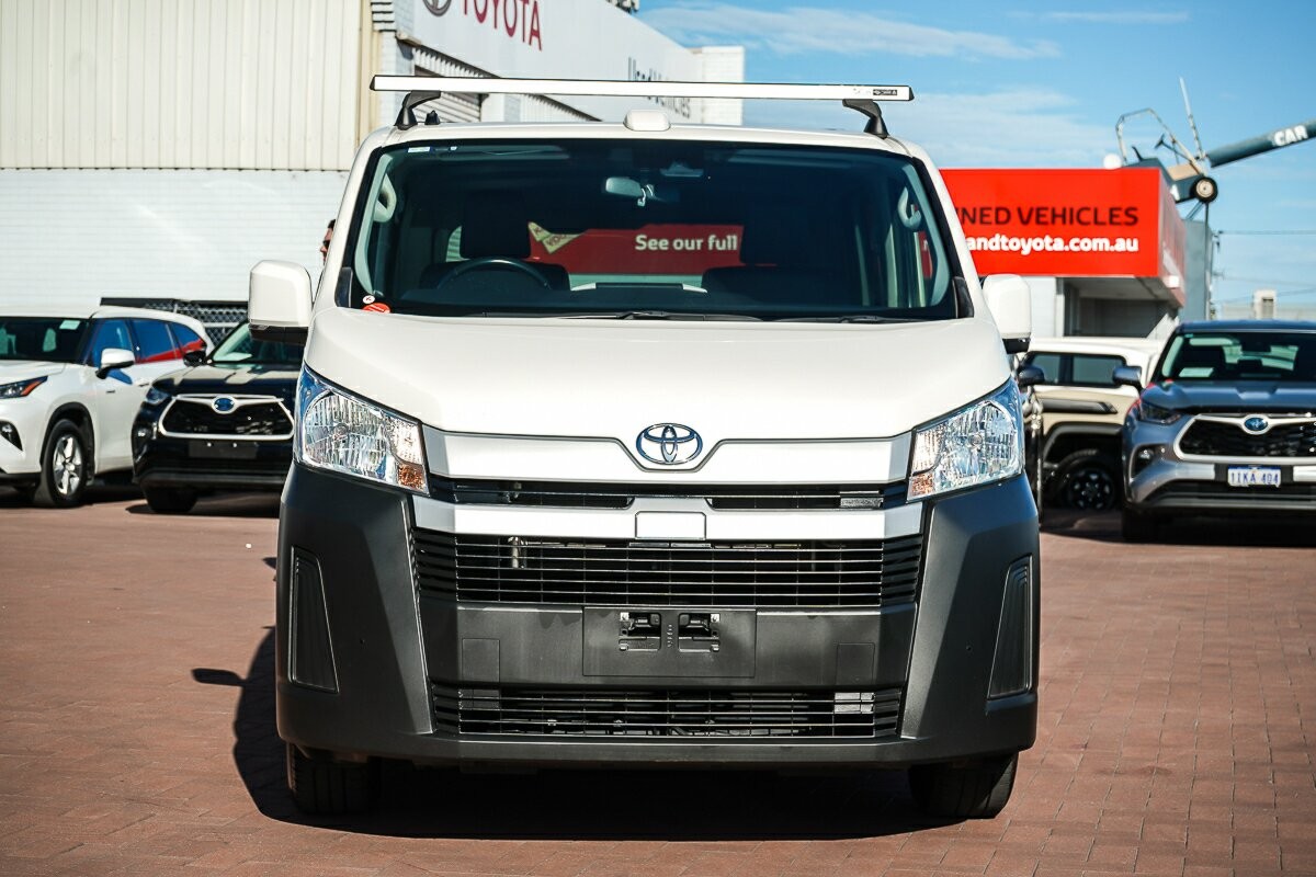 Toyota Hiace image 3