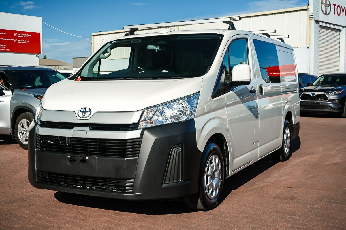 Toyota Hiace image 4
