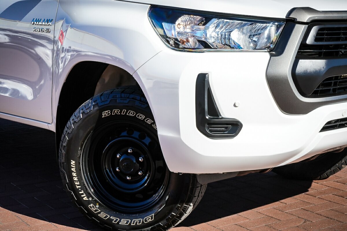 Toyota Hilux image 2