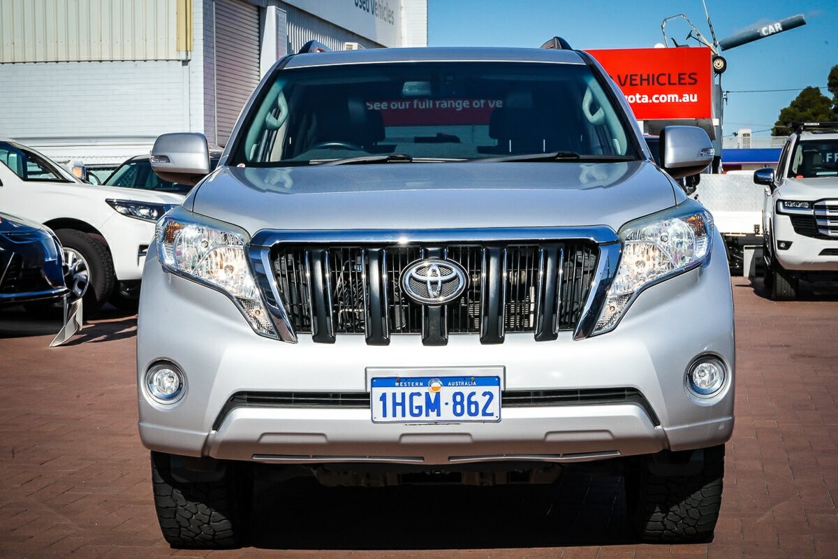 Toyota Landcruiser Prado image 3