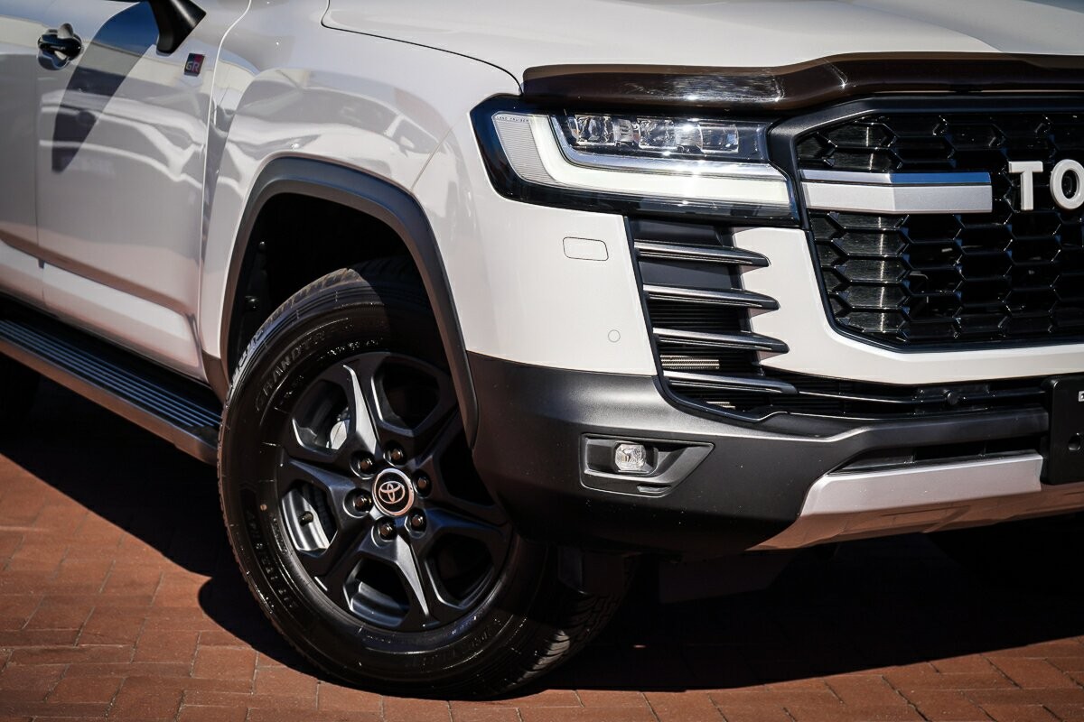 Toyota Landcruiser image 2