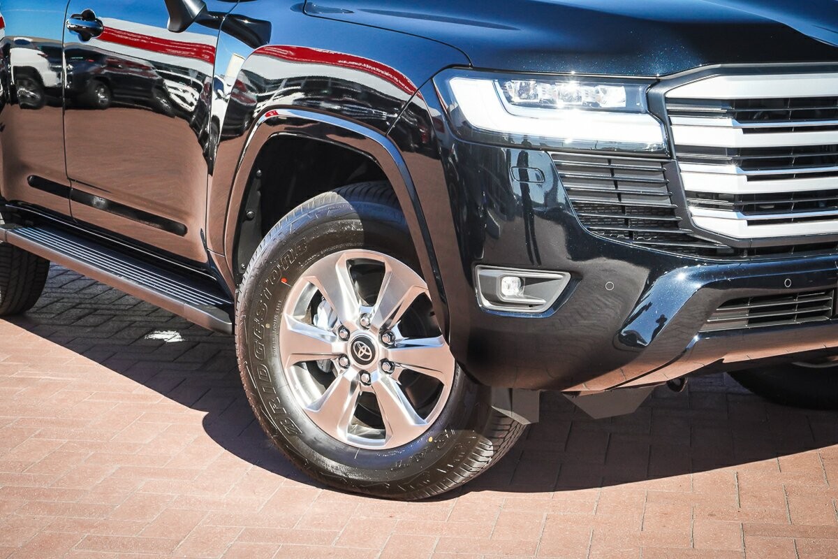 Toyota Landcruiser image 2