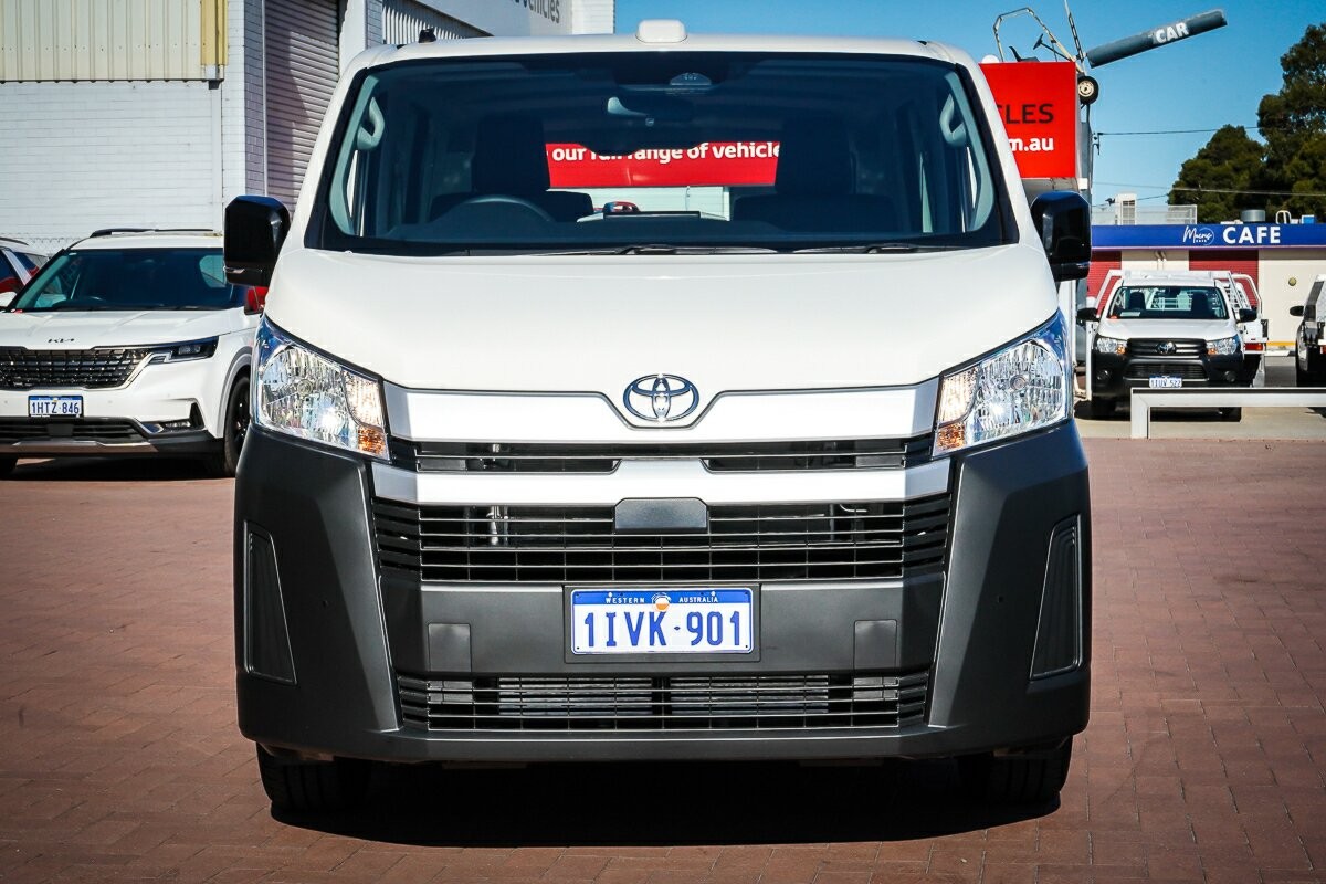 Toyota Hiace image 3