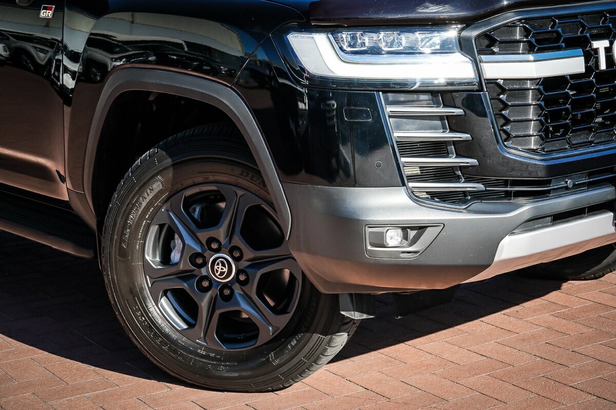 Toyota Landcruiser image 2