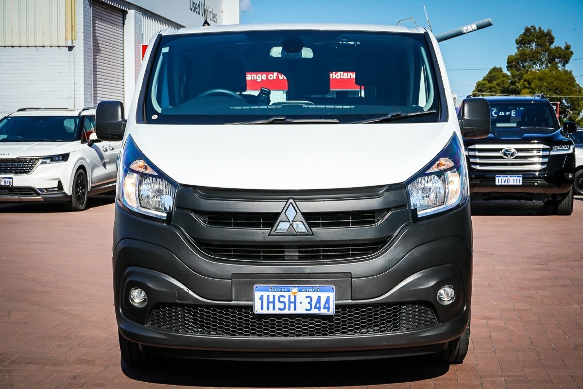 Mitsubishi Express image 3