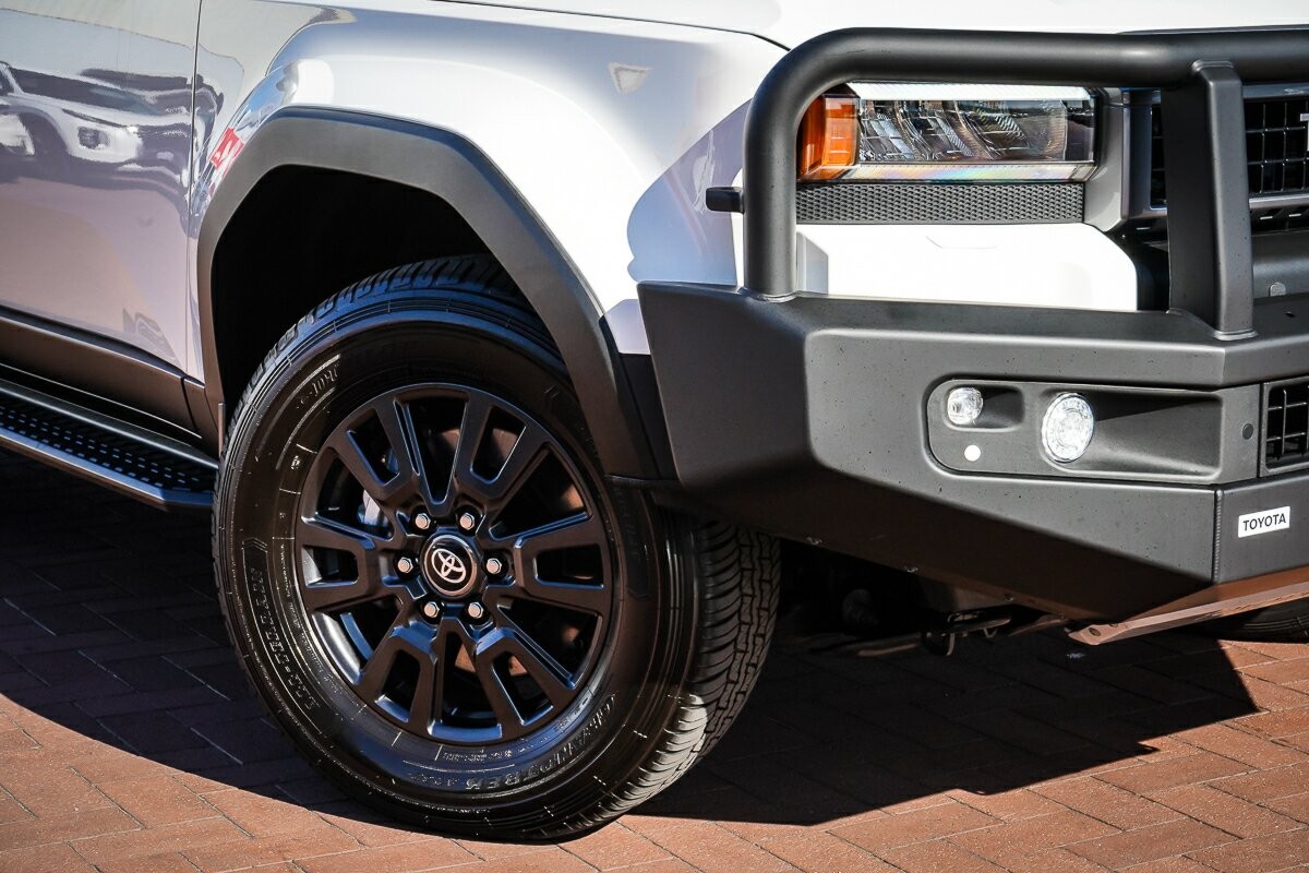 Toyota Landcruiser Prado image 2