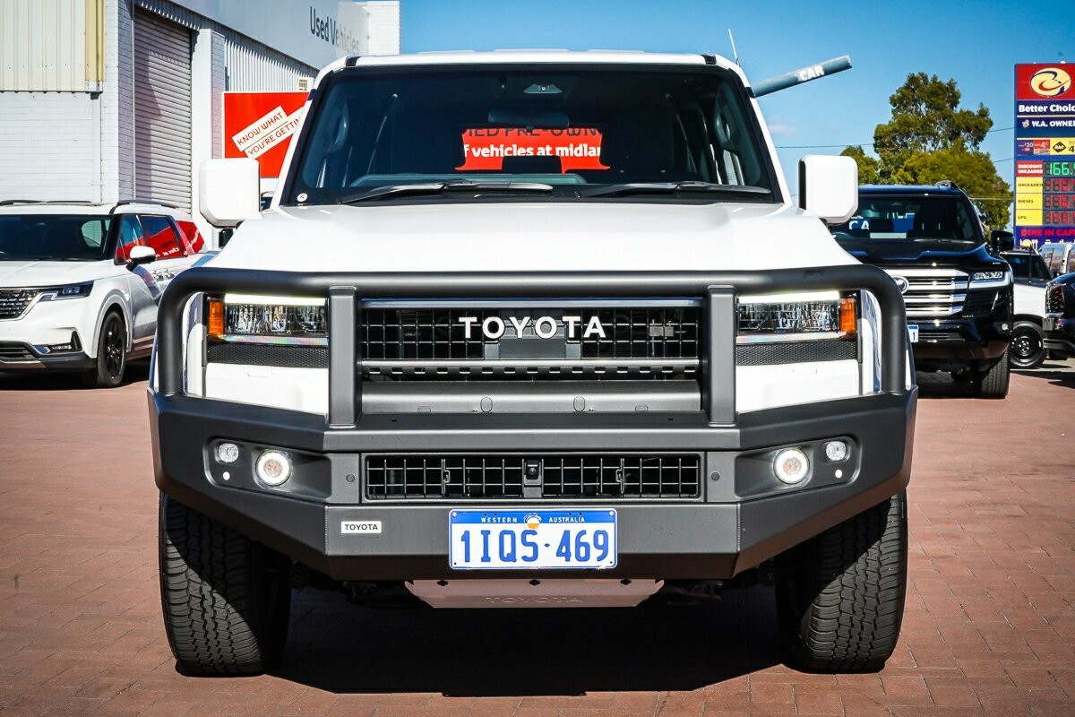 Toyota Landcruiser Prado image 3