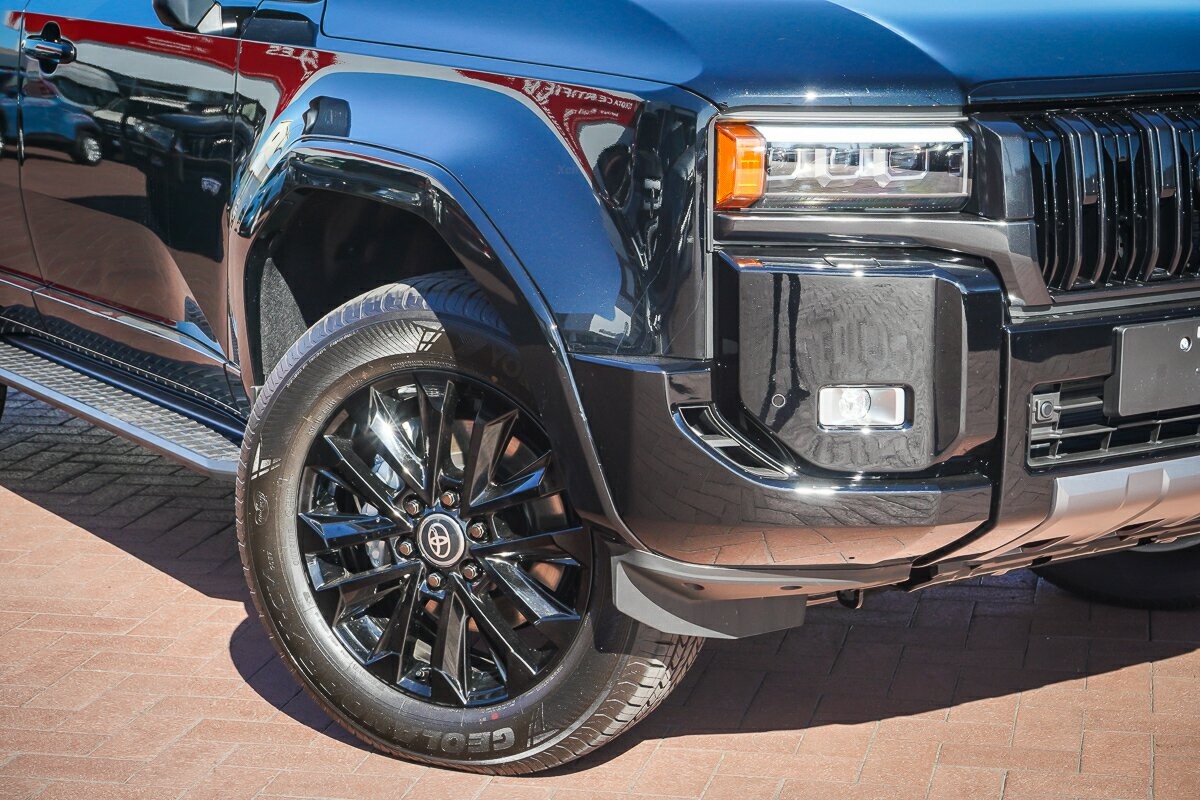 Toyota Landcruiser Prado image 2