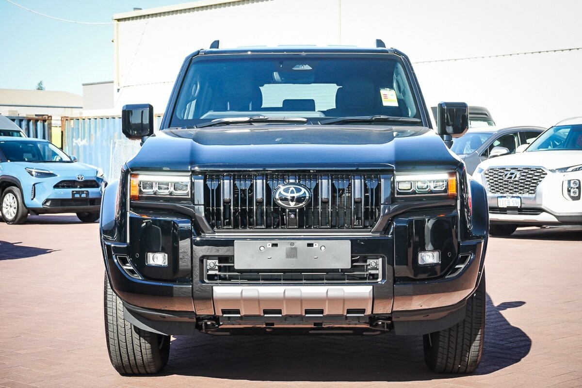 Toyota Landcruiser Prado image 3