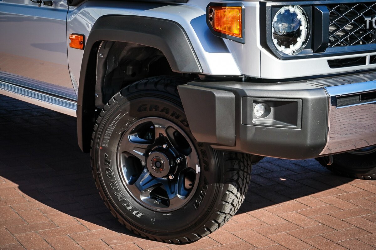 Toyota Landcruiser image 2