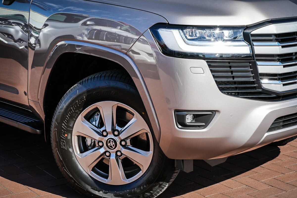 Toyota Landcruiser image 2