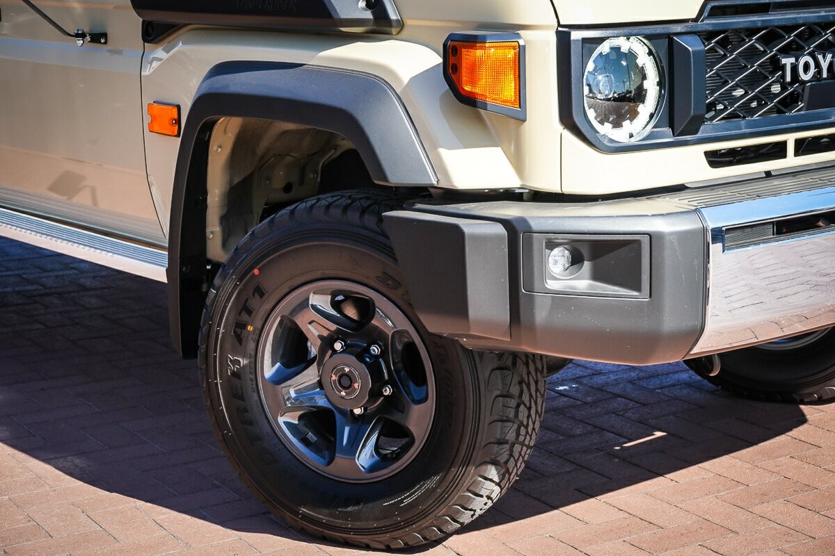 Toyota Landcruiser image 2