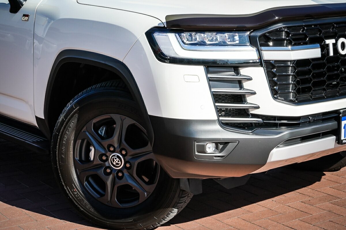 Toyota Landcruiser image 2