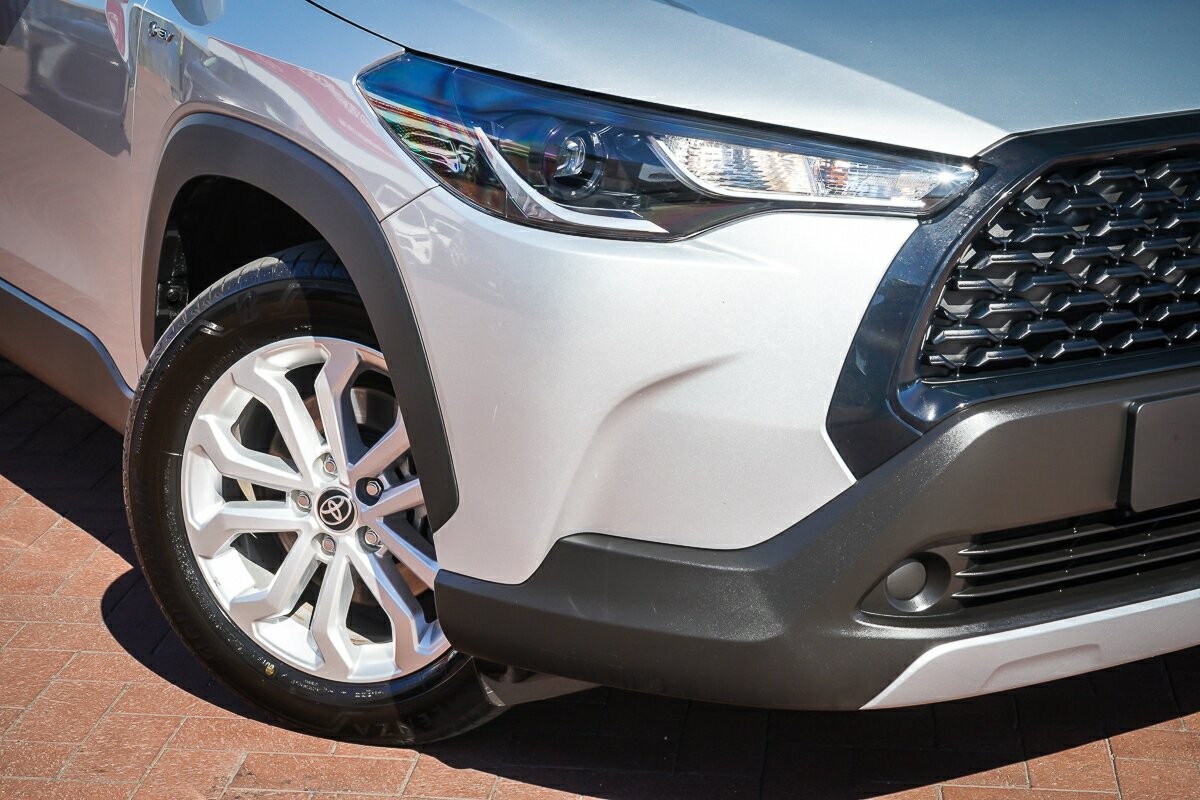 Toyota Corolla Cross image 2